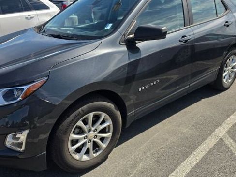 Used 2021 Chevrolet Equinox LS FWD image 3