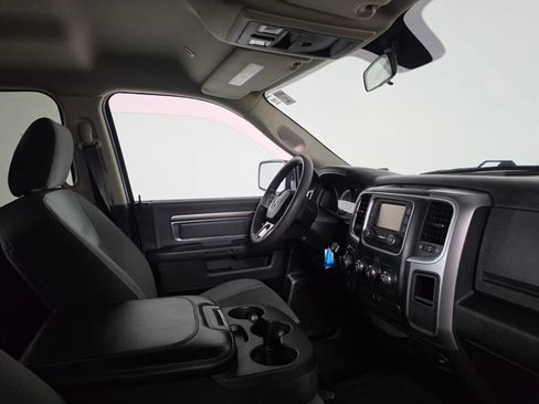 Used 2022 RAM 1500 Classic SLT AWD/4WD image 22