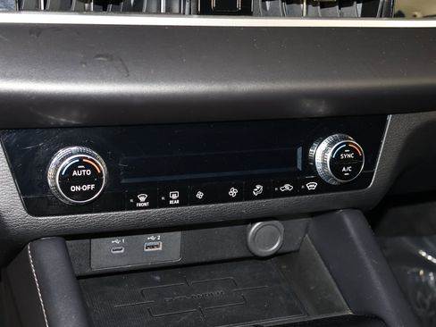 Used 2024 Mitsubishi Outlander ES image 28