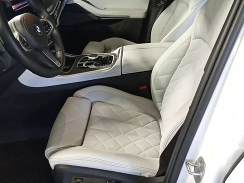 Used 2024 BMW X5 xDrive40i w/ M Sport Package AWD/4WD image 9