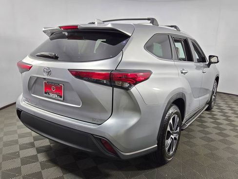 Used 2023 Toyota Highlander XLE FWD image 8