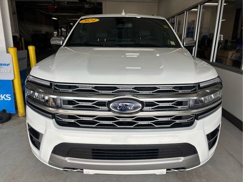 Used 2024 Ford Expedition Platinum AWD/4WD image 4