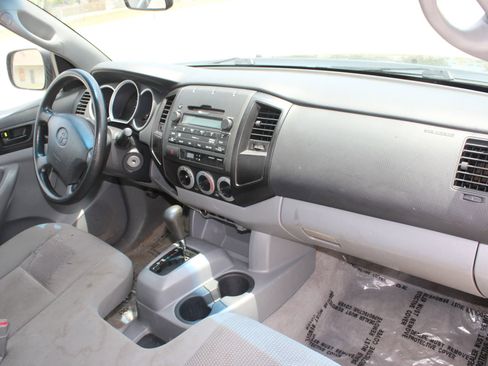 Used 2010 Toyota Tacoma 2WD Regular Cab image 25