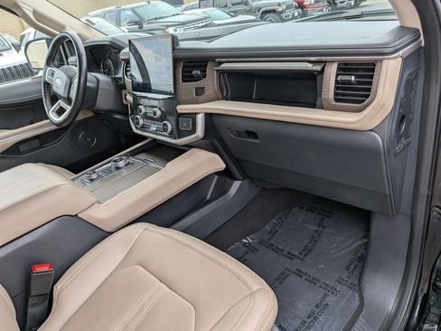Used 2024 Ford Expedition Limited AWD/4WD image 36