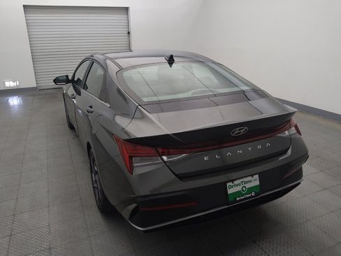 Used 2025 Hyundai Elantra SEL FWD image 6