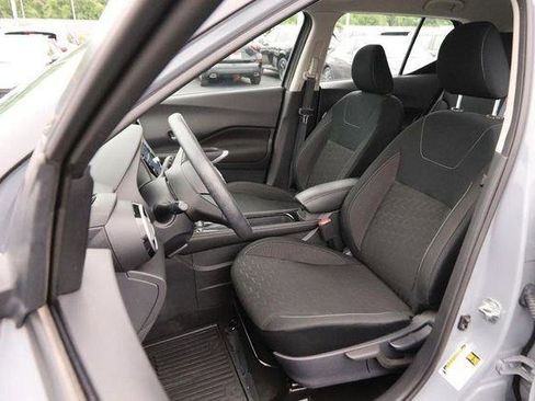 Used 2024 Nissan Kicks SV FWD image 8