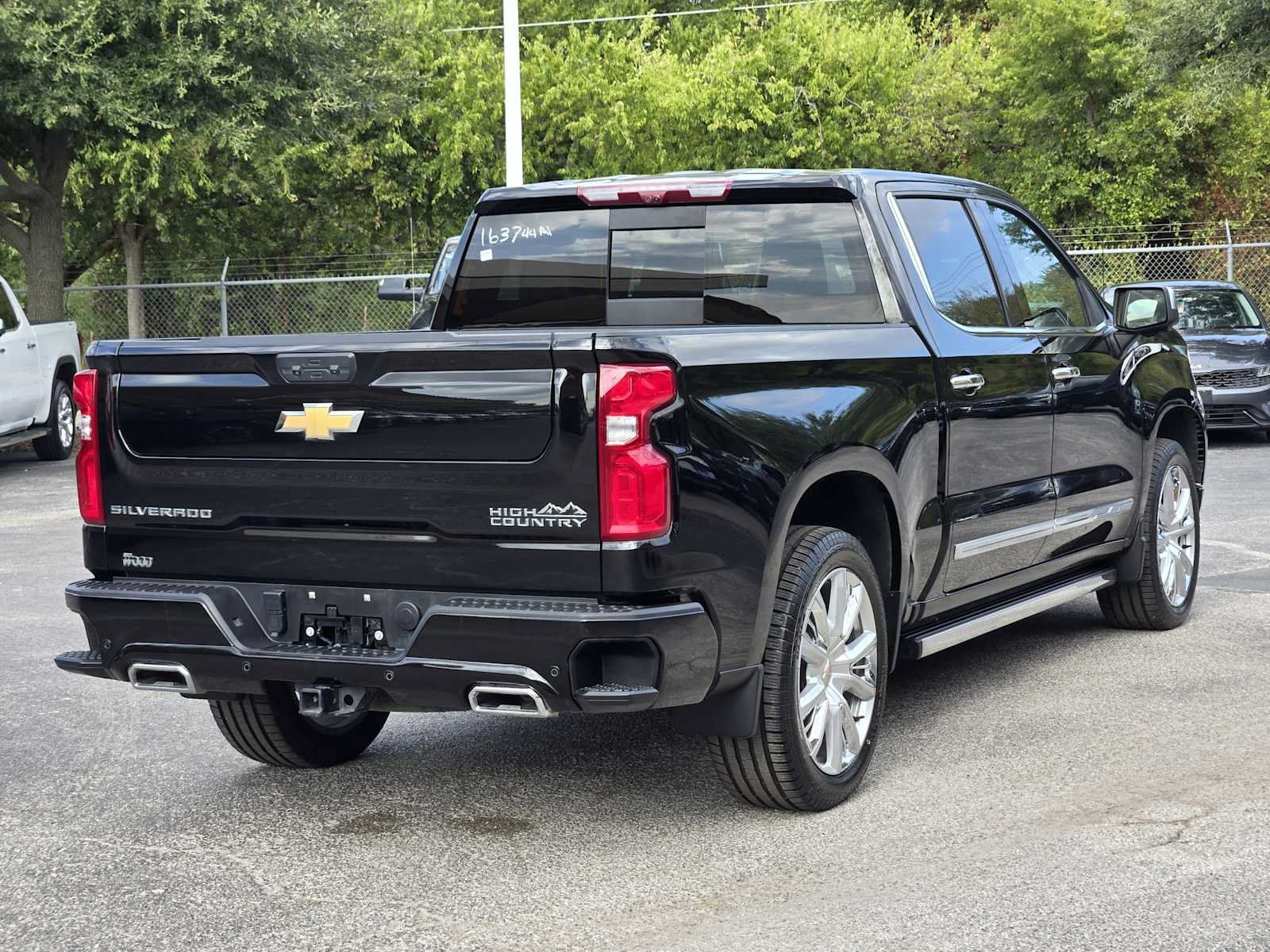 Certified 2024 Chevrolet Silverado 1500 High Country AWD/4WD image 7