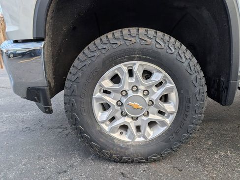 Used 2022 Chevrolet Silverado 2500 LT w/ Convenience Package image 9