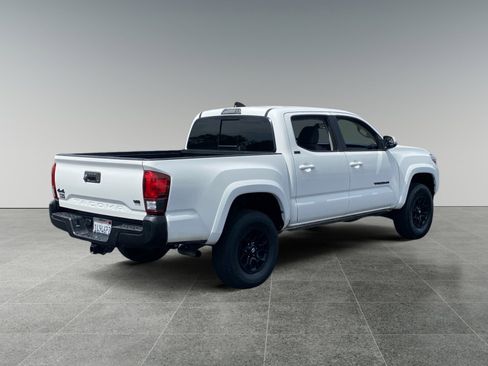 Used 2022 Toyota Tacoma SR5 w/ Technology Package AWD/4WD image 5