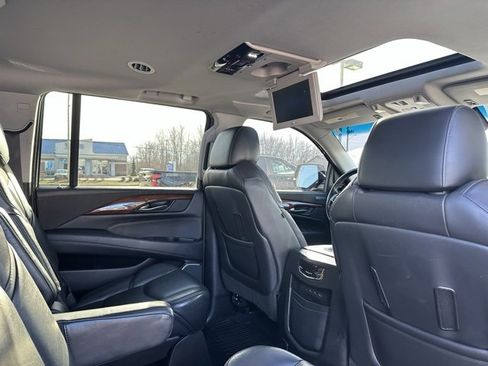 Used 2019 Cadillac Escalade ESV Luxury image 13