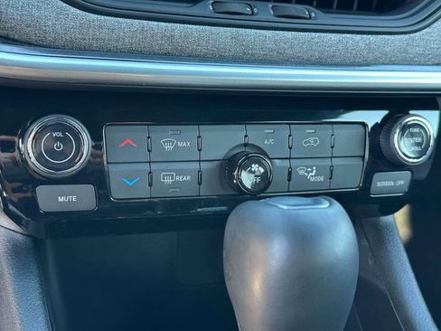 Used 2024 Jeep Compass Latitude image 25