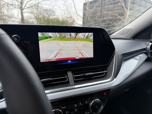 Used 2025 Chevrolet Trax LT image 22