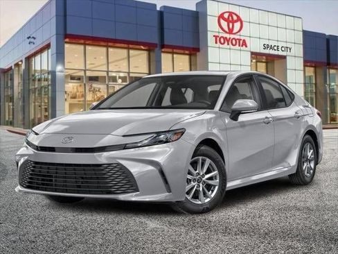 Certified 2025 Toyota Camry LE FWD image 3