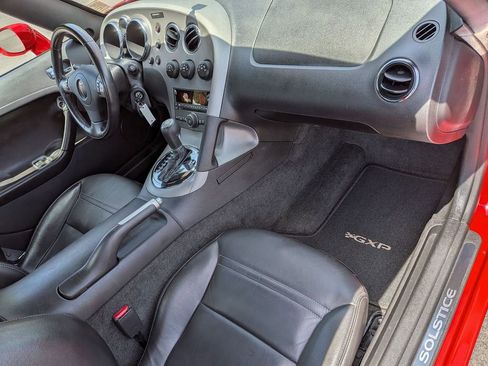 Used 2008 Pontiac Solstice GXP w/ Premium Package RWD image 16