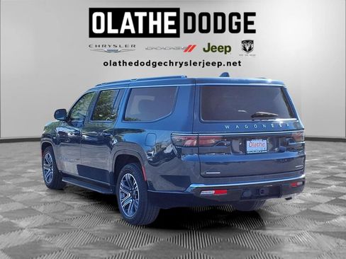 Used 2023 Jeep Wagoneer L Series II AWD/4WD image 3