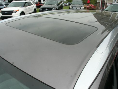 Used 2019 Toyota Highlander XLE AWD/4WD image 31