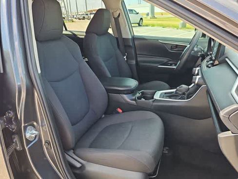 Used 2021 Toyota RAV4 LE FWD image 18