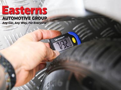 Used 2020 Nissan Versa SR w/ Convenience Package image 28