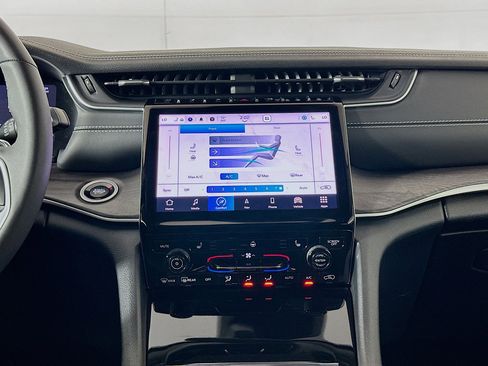 Used 2023 Jeep Grand Cherokee L Limited image 24