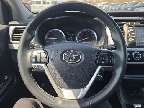 Used 2019 Toyota Highlander SE image 25