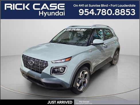 Used 2025 Hyundai Venue Limited FWD image 1
