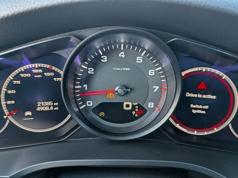 Certified 2022 Porsche Cayenne Platinum Edition image 22