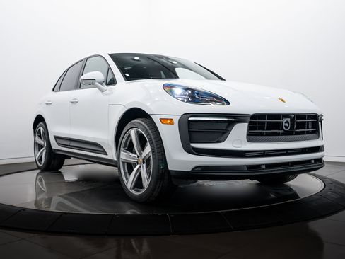 New 2026 Porsche Macan AWD/4WD image 9