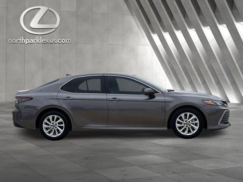 Used 2024 Toyota Camry LE FWD image 4