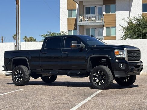 Used 2017 GMC Sierra 2500 Denali w/ Duramax Plus Package AWD/4WD image 2