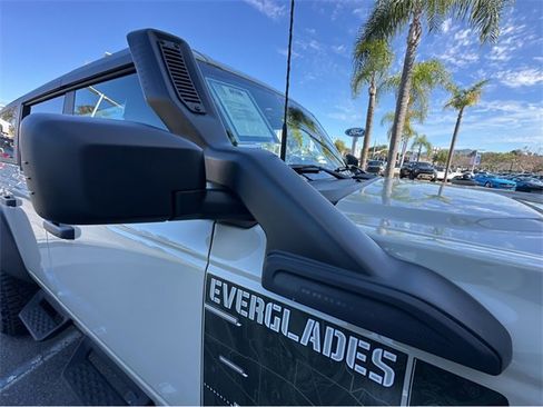 Used 2022 Ford Bronco Everglades image 44
