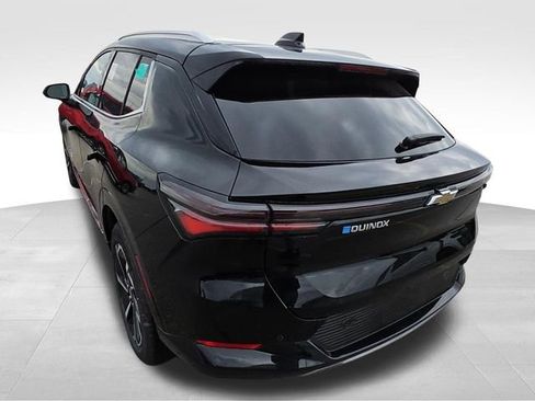 Used 2025 Chevrolet Equinox EV LT image 2