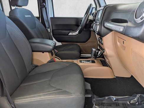 Used 2017 Jeep Wrangler Unlimited Sahara w/ Connectivity Group image 18