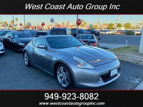 Used 2009 Nissan 370Z Touring image 2