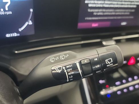 Used 2024 Kia Carnival SX image 31