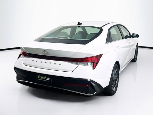 Used 2025 Hyundai Elantra SEL FWD image 9