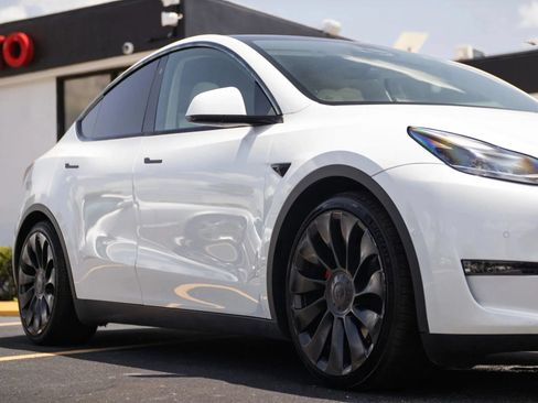 Used 2022 Tesla Model Y Performance AWD/4WD image 2
