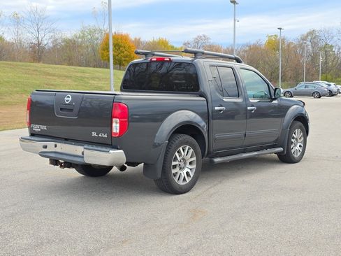 Used 2011 Nissan Frontier SL w/ Moonroof Pkg image 3