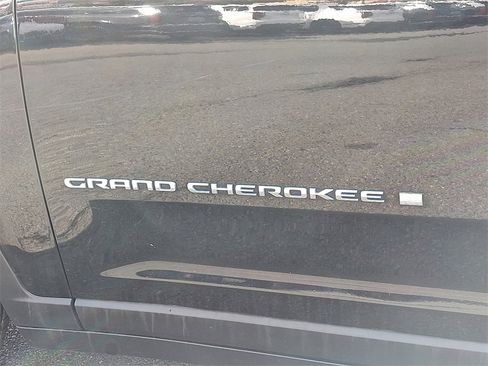 Used 2023 Jeep Grand Cherokee 4WD 4xe w/ Luxury Tech Group II image 31