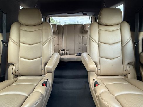 Used 2019 Cadillac Escalade Platinum image 41