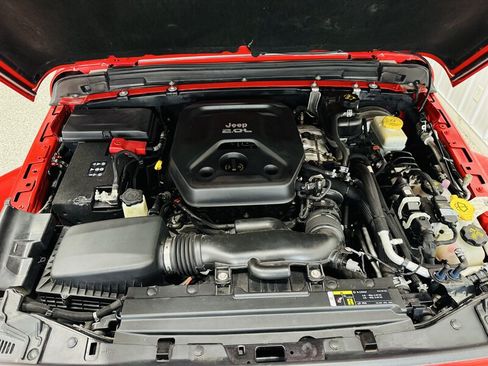 Used 2019 Jeep Wrangler Unlimited Sahara AWD/4WD image 13