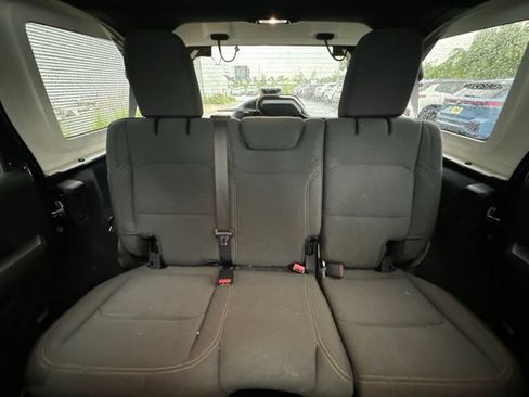 Used 2026 Jeep Wrangler Unlimited Sahara AWD/4WD image 27