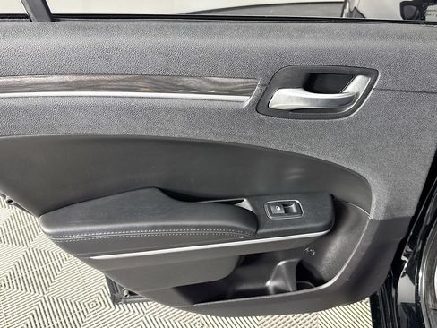 Used 2018 Chrysler 300 Touring L RWD image 25