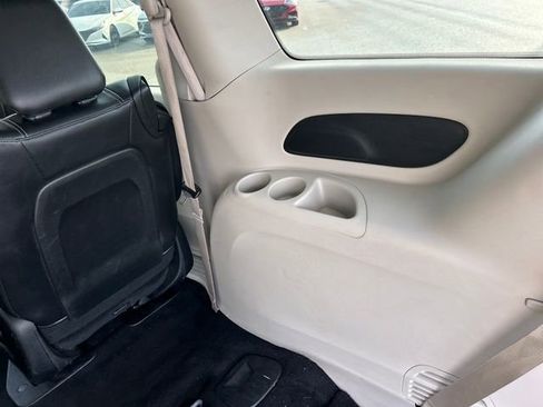 Used 2022 Chrysler Pacifica Touring-L image 46