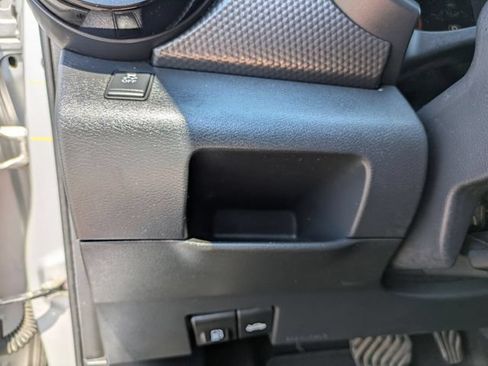 Used 2018 Nissan Kicks SV FWD image 16