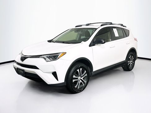 Used 2017 Toyota RAV4 LE image 3