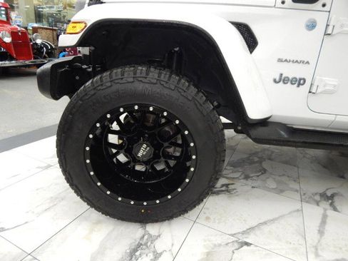 Used 2024 Jeep Wrangler Unlimited Sahara w/ Technology Group image 11