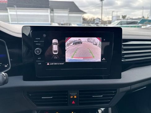 Certified 2025 Volkswagen Jetta Sport image 26