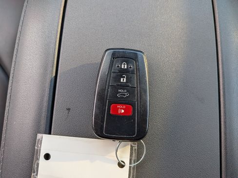 Certified 2023 Toyota Highlander XLE image 38