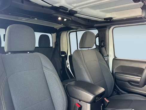 Used 2024 Jeep Gladiator Sport image 30