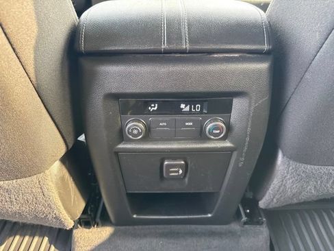 Used 2023 Chevrolet Traverse LT AWD/4WD image 23